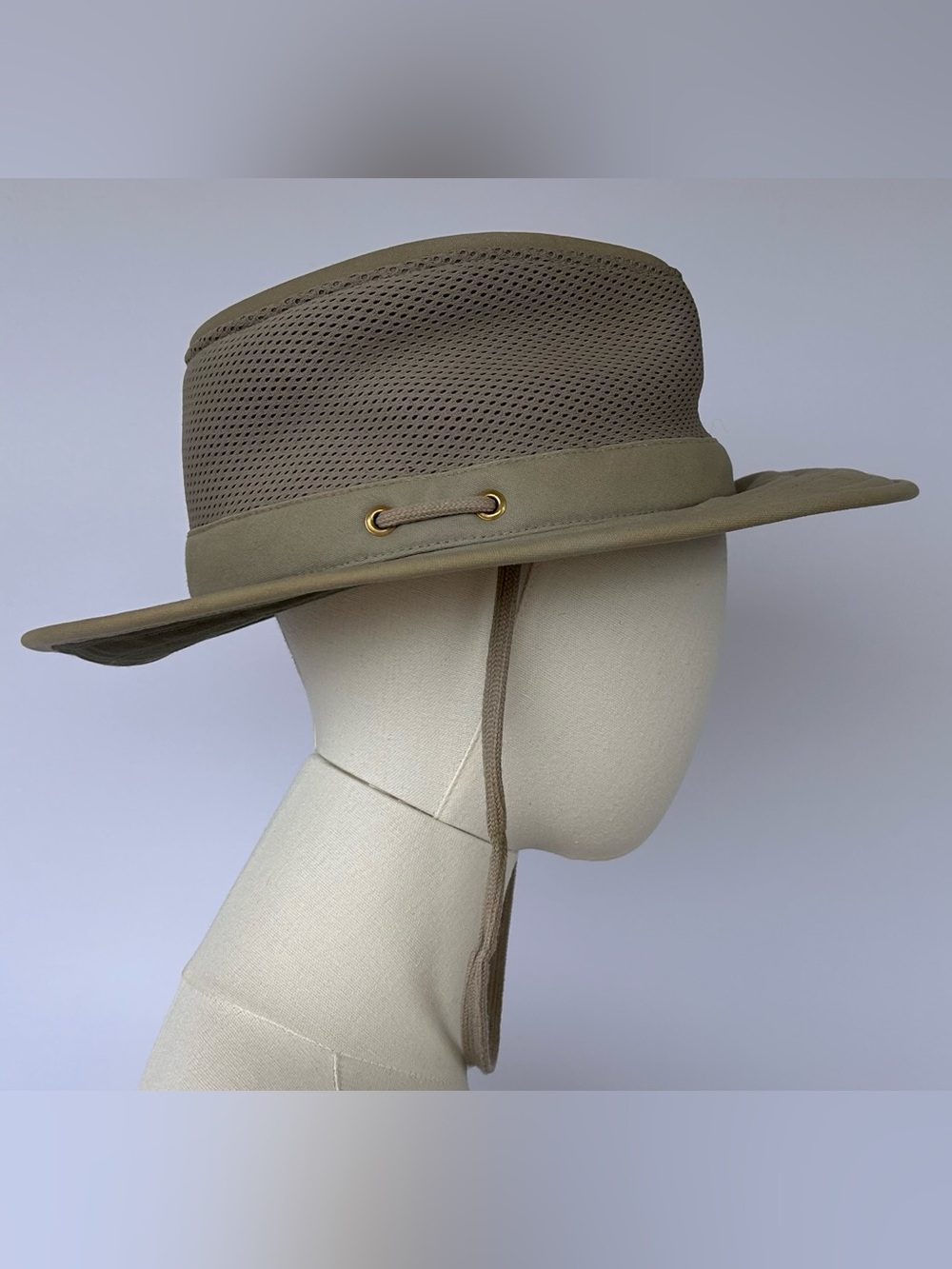 The Tilley Men’s Mesh Hat Floats Airflow Blocks UV Rays Khaki Size 7 5/8
